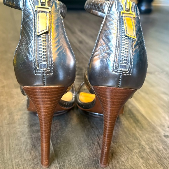 Only worn twice - Picture 2 of 3